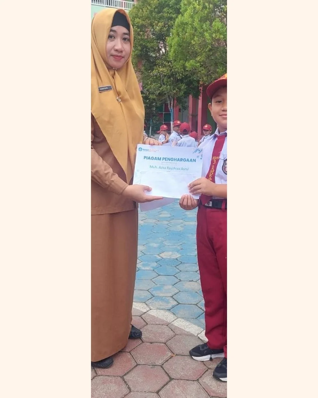 Juara 6 Mengulas Buku Tingkat Prov. Sultra