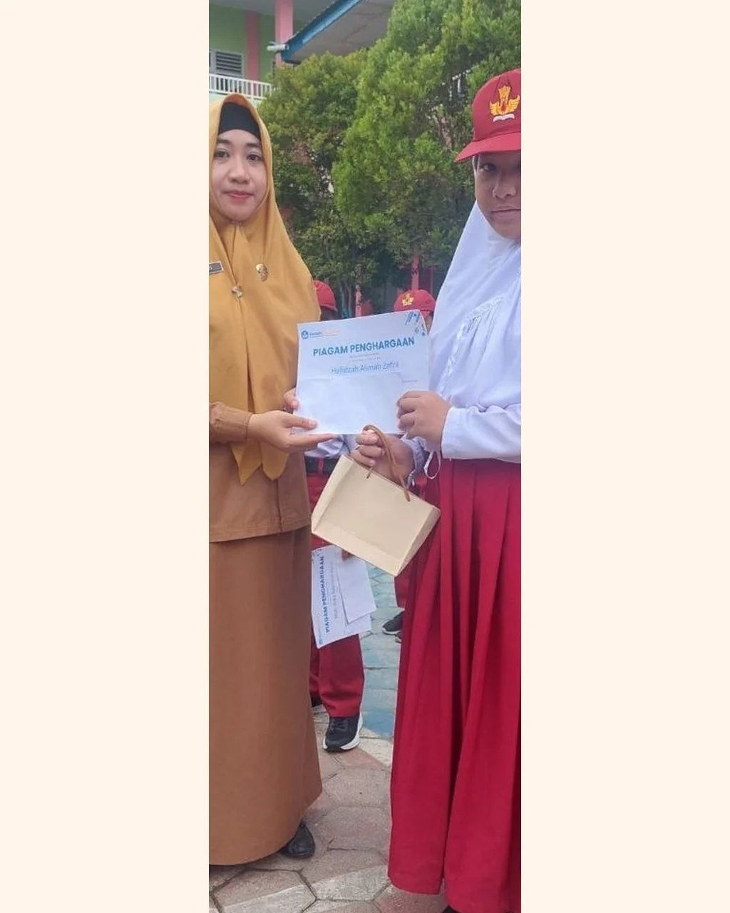 Juara 1 Mengulas Buku Tingkat Prov. Sultra